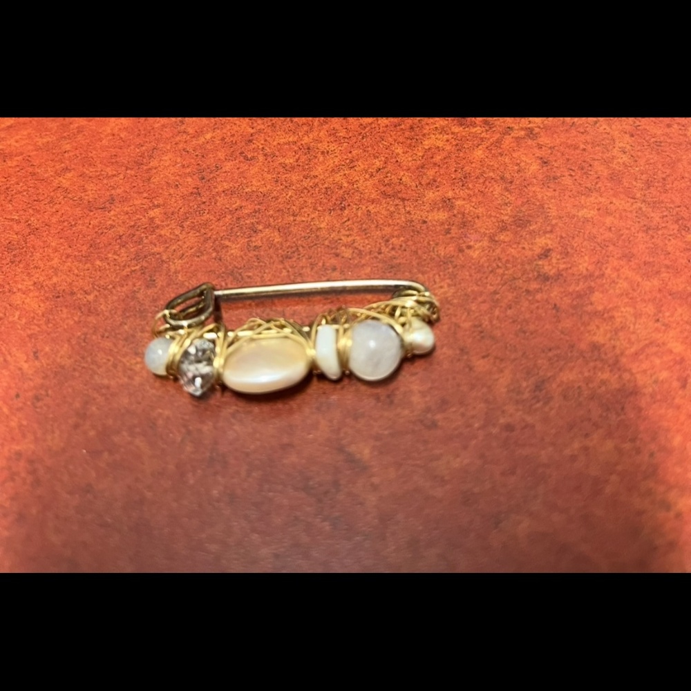 Kazuko Oshima Pearl Wrapped Pin - Picture 3 of 3